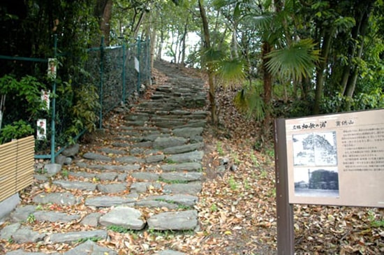 奠供山登りロ